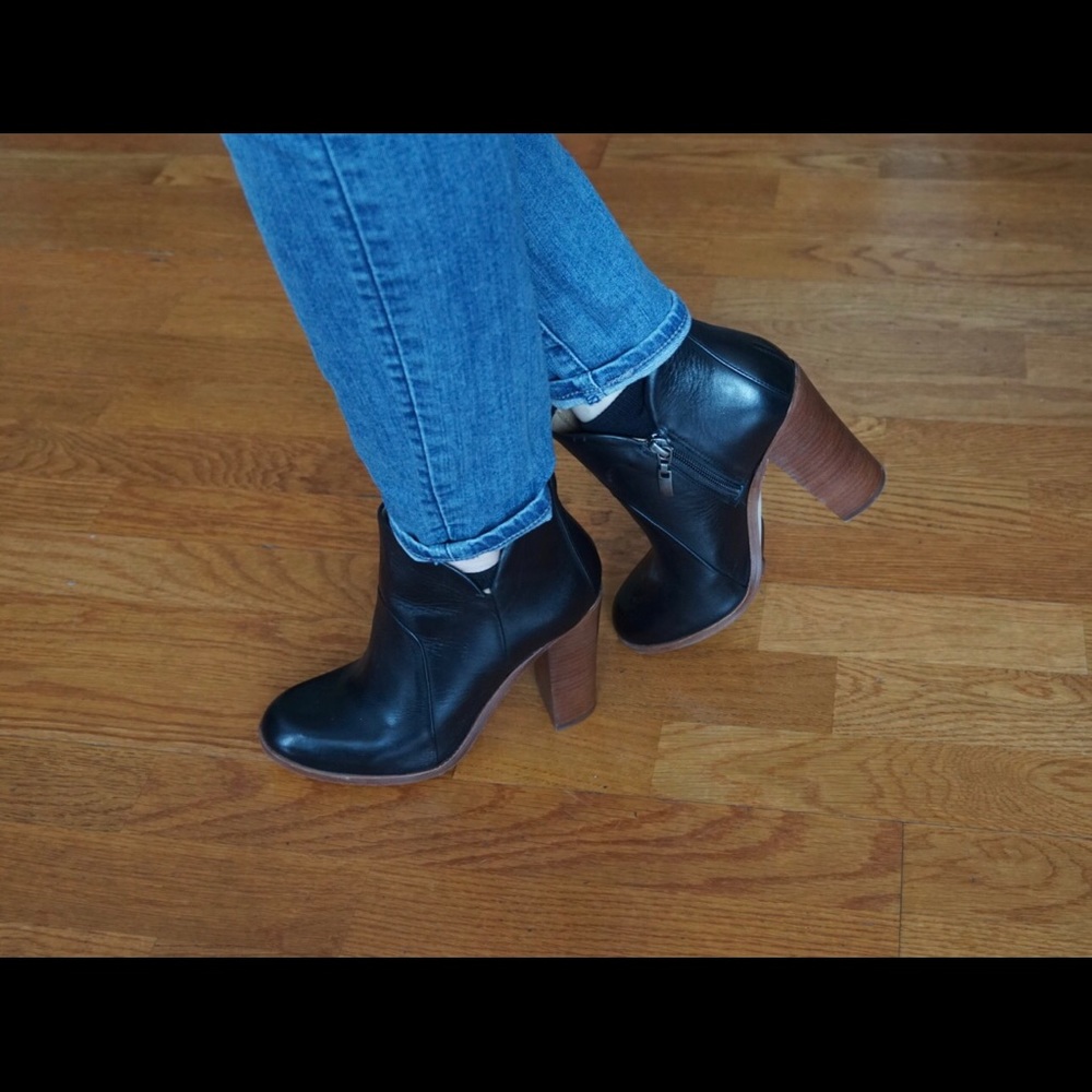 Like new Faux Leather heel booties